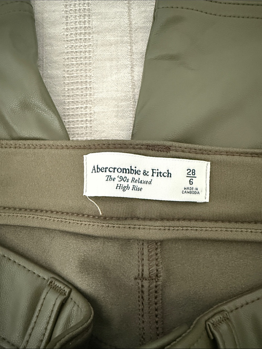 Abercrombie & Fitch Vegan Leather Cargo 90s Relaxed Pant - Picture 5 of 6